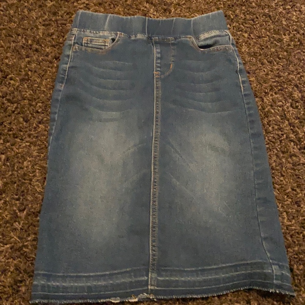 SUPER cute very lightly worn denim skirt